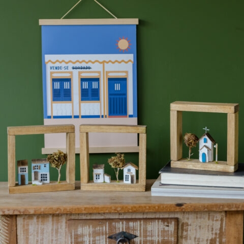 Quadro Igrejinha Branca em Madeira