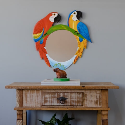 Espelho de Araras em Madeira