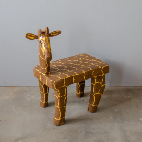 Banquinho em Madeira Girafa (P) – Gervásio
