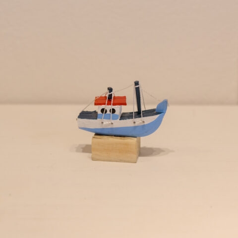 Barquinho de Madeira com Base – Azul Claro