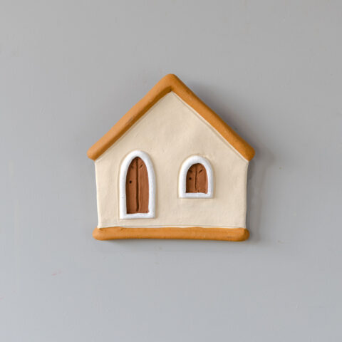 Casinha de Parede em Cerâmica (M) – Creme