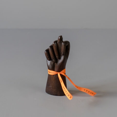 Figa em Madeira Escura (P) – Laranja