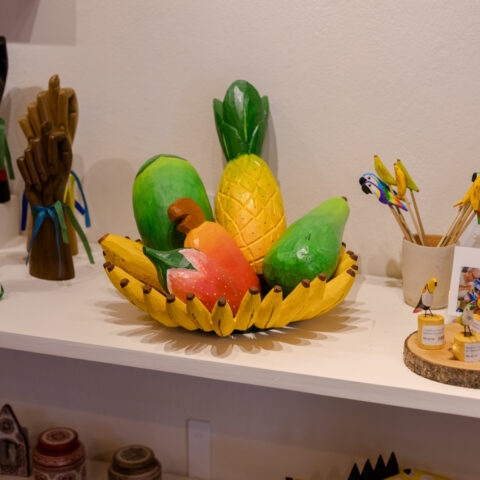 Morango Decorativo em Madeira Caiçara