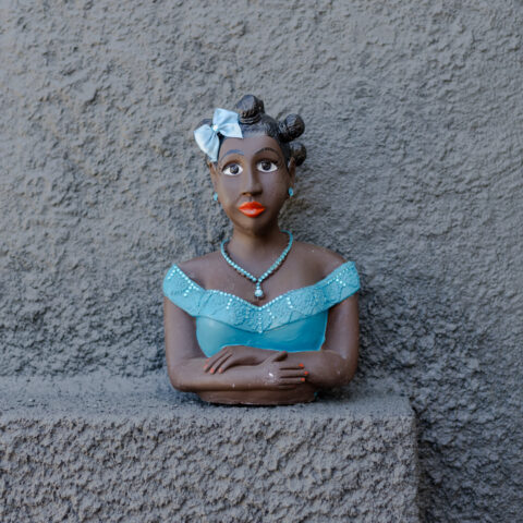 Escultura Namoradeira em Gesso – Azul
