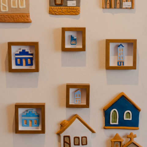 Quadro Casinha de Cerâmica (M) – Azul Escuro