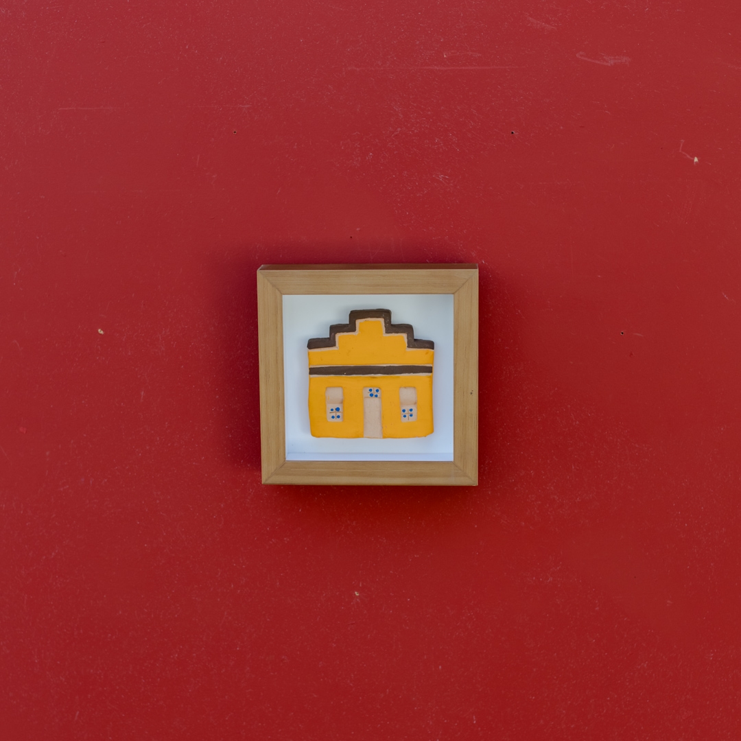 Quadro_Casinha_de_CerC3A2mica_M_Laranja_1.jpg