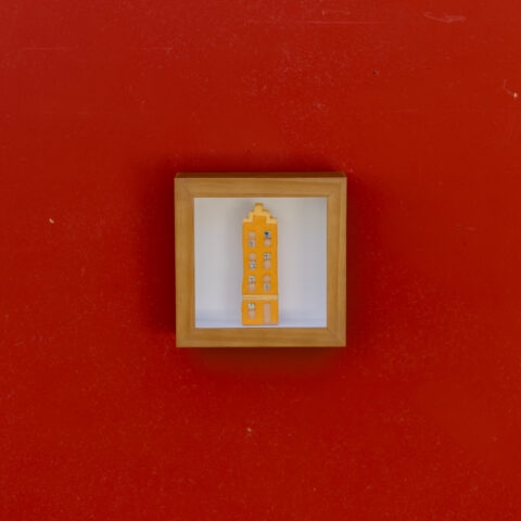 Quadro Casinha de Cerâmica – Prédio Laranja