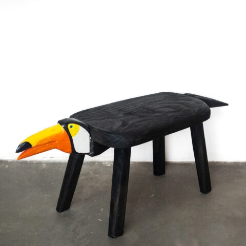 Banco Tucano em Madeira Pintado